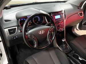 Hyundai i30 5d 1,6 CRDi 94kW 6MT ISG Comfort Business, vm. 2013, 242 tkm (7 / 28)